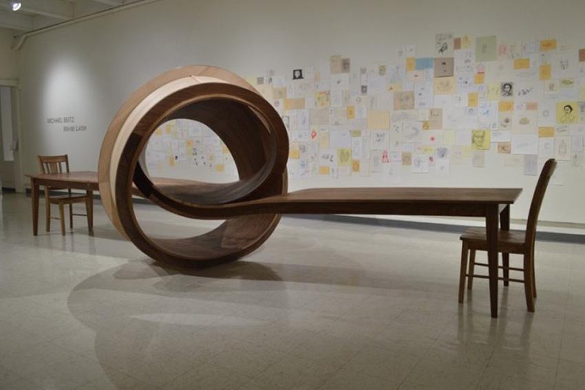 Những chiếc bàn kỳ quặc