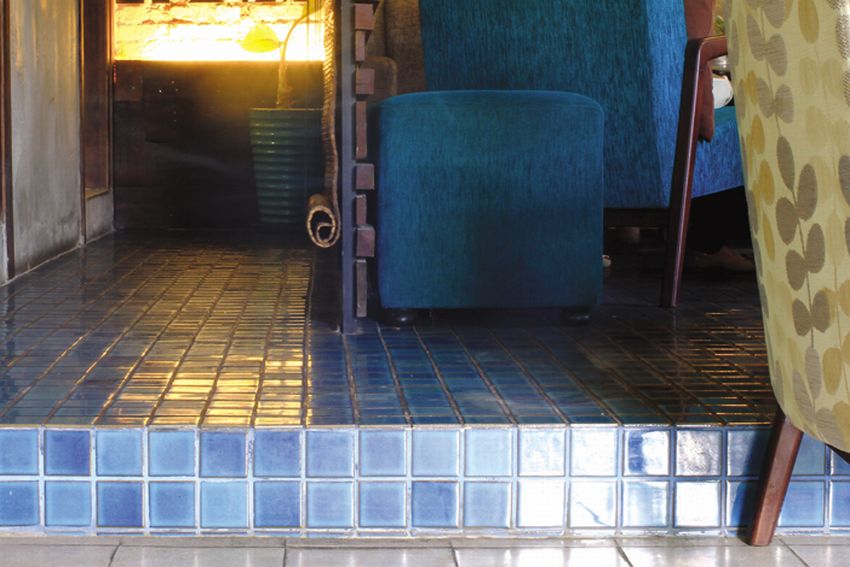 Theo những bước chân