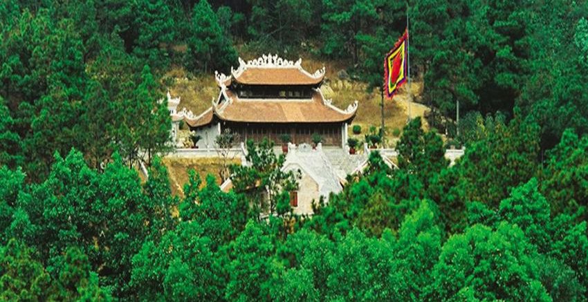 Lên núi Phượng Hoàng, viếng “vạn thế sư biểu”