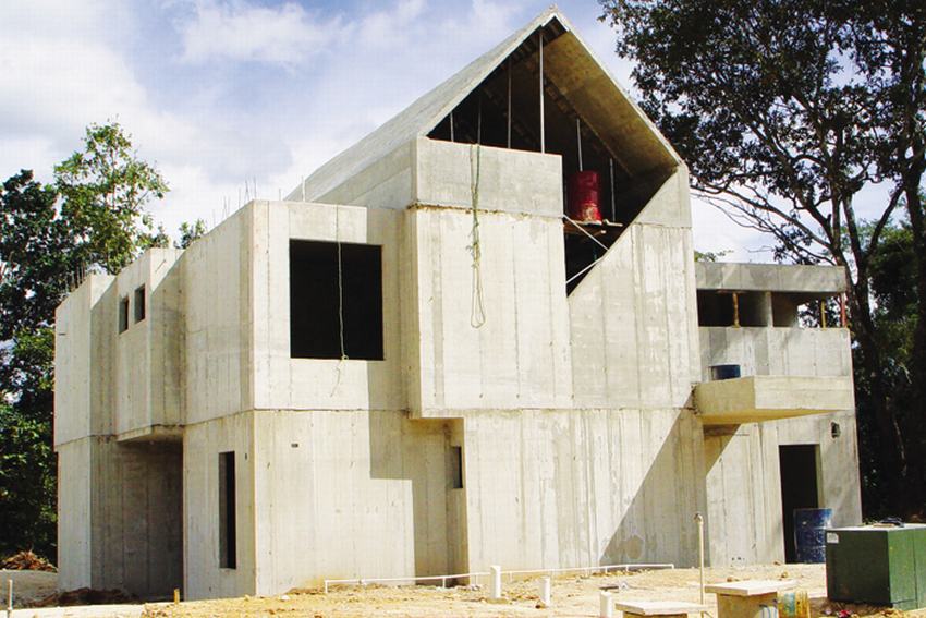 Xây thô phần khung ngôi nhà