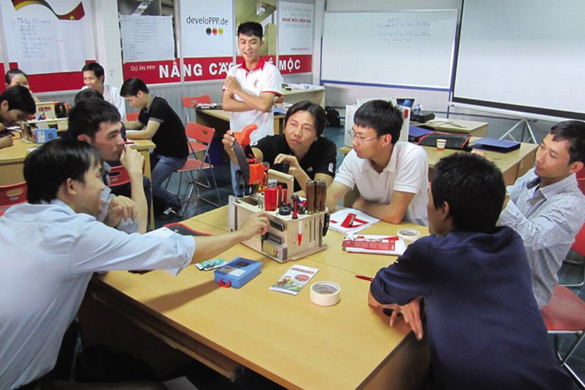 Khởi động dự án PPP “Nâng cao nghề mộc”