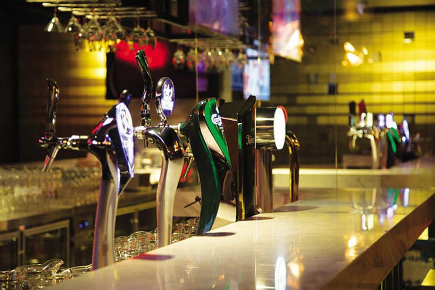 Không gian sôi động, trẻ trung ở Vuvuzela