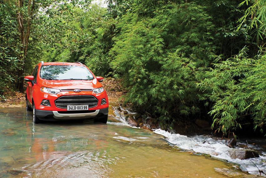 Trèo đèo, lội suối cùng “quán bar” di động Ford EcoSport 2014