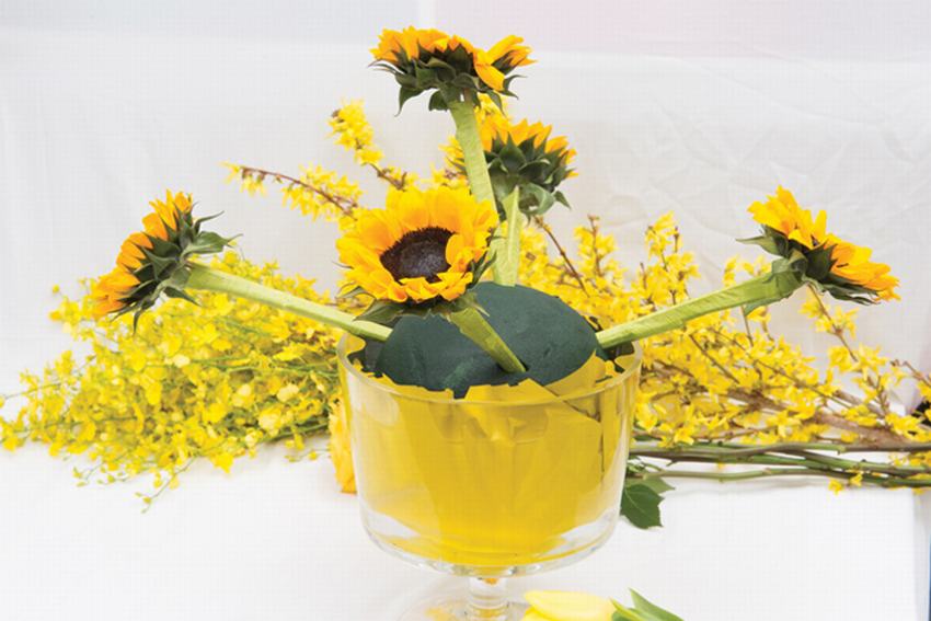 Hướng dẫn cắm hoa ngày tết: Chủ đề “Rộn ràng ngày tết”