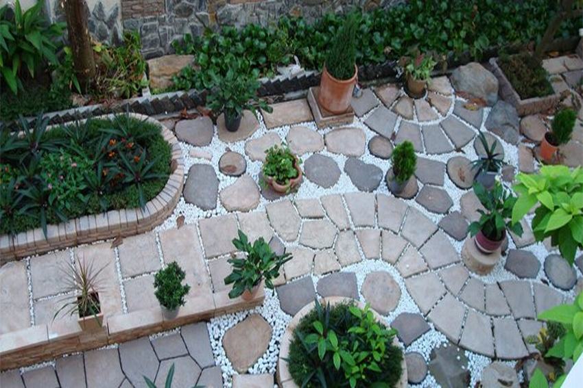 Bày đá thô trong nhà