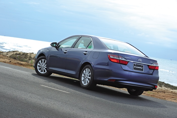 NT236_XH010915_Toyota-Camry-2015-2.0E