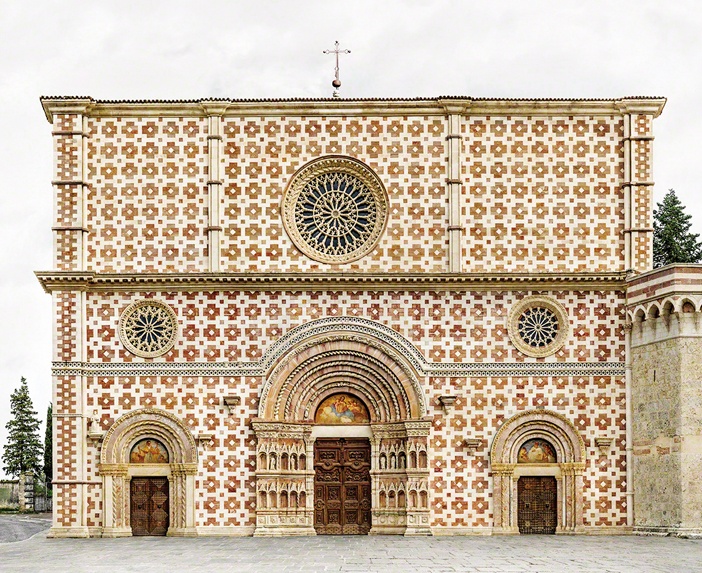 Nhà thờ Thánh Maria di Collemaggio ở Aquila (Ý) 