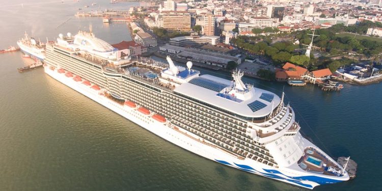 Viet-Nam-dung-thu-4-ve-luong-du-thuyen-cap-ben