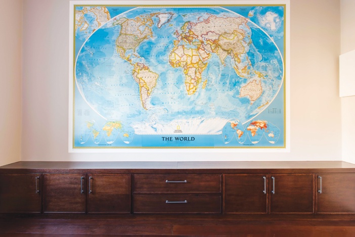 Bản đồ thế giới làm đẹp cho phòng sinh hoạt chung