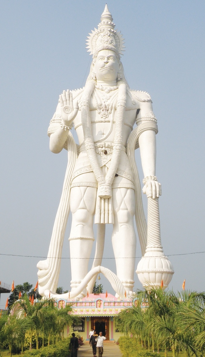 Tượng Hanuman cao 41m, sừng sững trên nóc đền Parital Anjaneya Swami (Ấn Độ) 