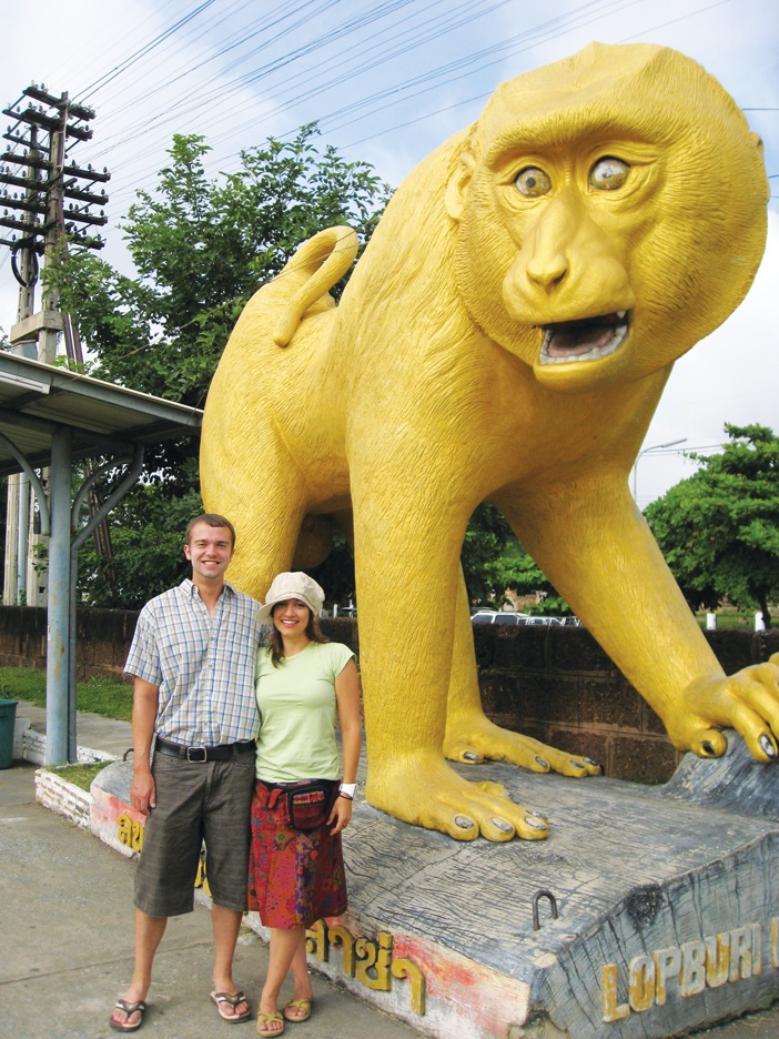 Tượng khỉ được thếp vàng ở Lopburi