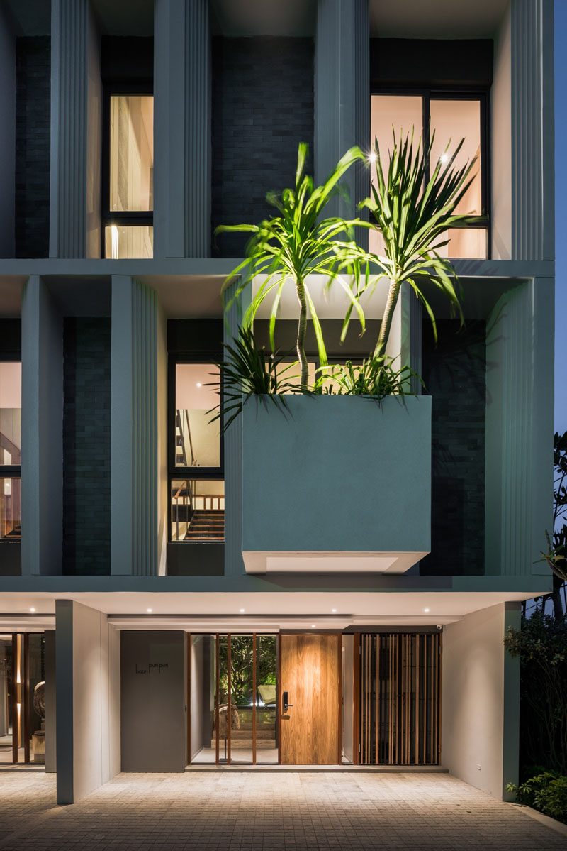 nt_townhouse-design-cantilevered-planter-250417-238-04
