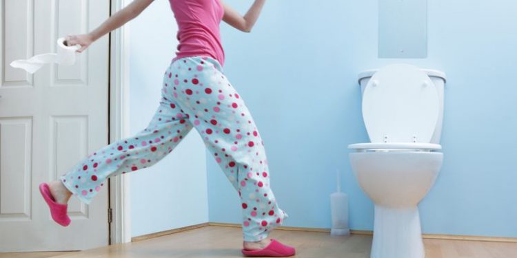 Ném đá nhà vệ sinh? - 01