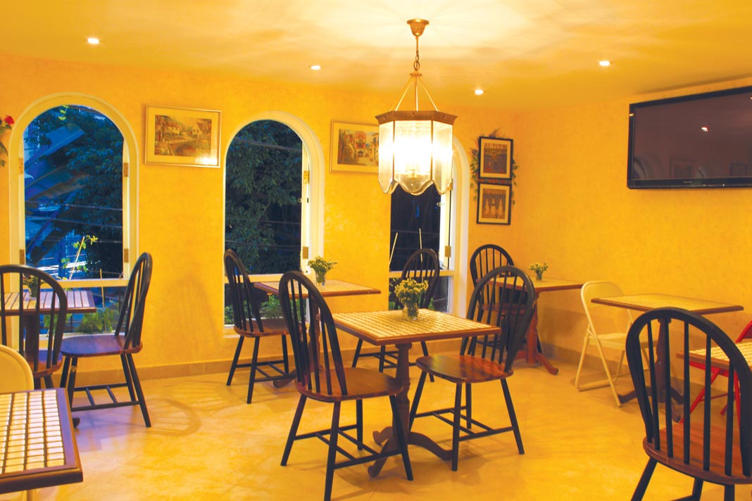 Ngõ Vắng xôn xao