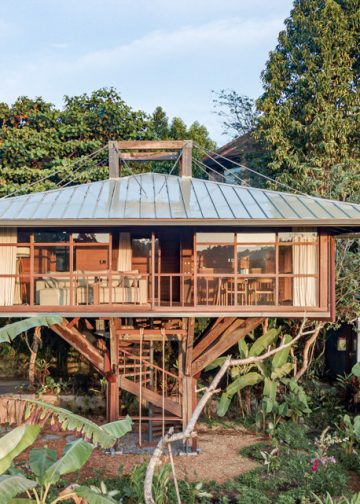 Nhà trên cây bằng gỗ đã tạo ra một ốc đảo ở một ngôi làng Bali