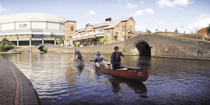 Những nẻo đường ngày hè ở nước Anh