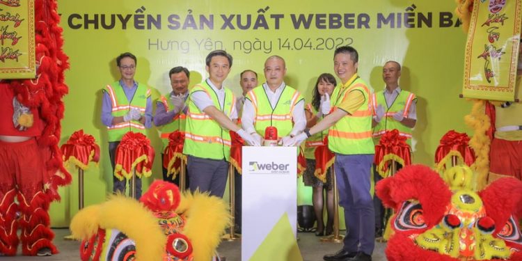 Saint-Gobain Việt Nam khánh thành dây chuyền sản xuất keo dán gạch keo chà ron Weber tại Hưng Yên - 1