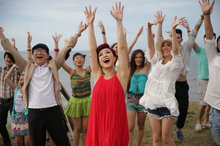 UYEN LINH TUOI TRE TRONG MV THE COLORS OF VIETNAM