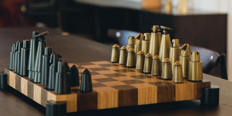 Bàn cờ vua mang cảm hứng từ trang phục cung đình - 2