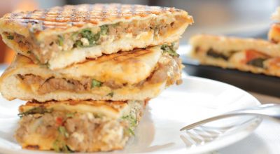 Thưởng thức bánh mì panini tại Saigon Saigon Rooftop Bar