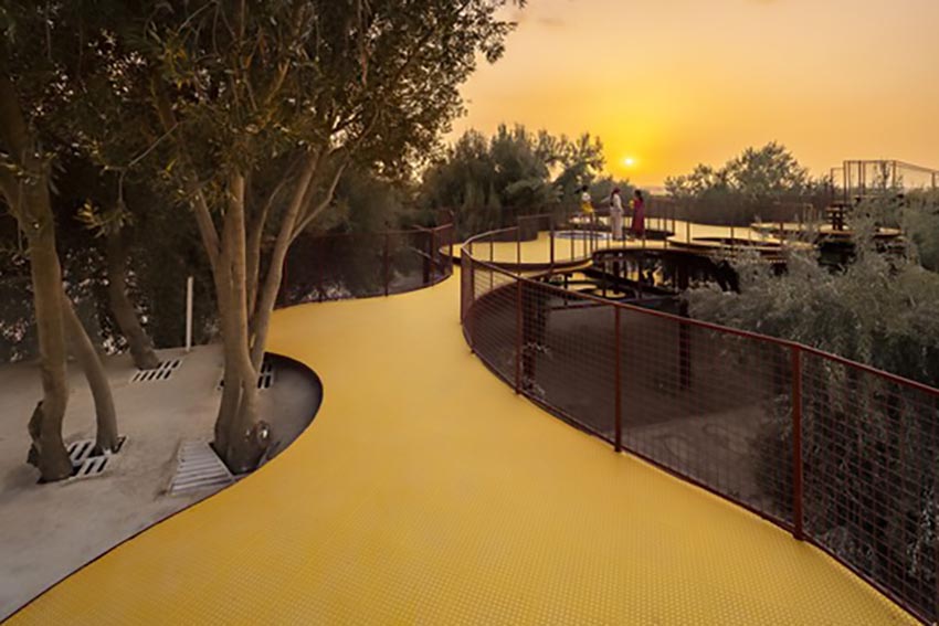 Sân chơi Cheshm Cheran Bazi của ZAV Architects với các bục tròn nhiều tầng đan xen giữa vườn ô liu tại Minudasht, Iran - 11