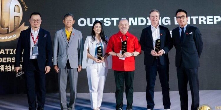 Chủ tịch Hoàng Nam Group nhận giải Doanh nhân xuất sắc tại Lễ trao giải quốc tế 2025