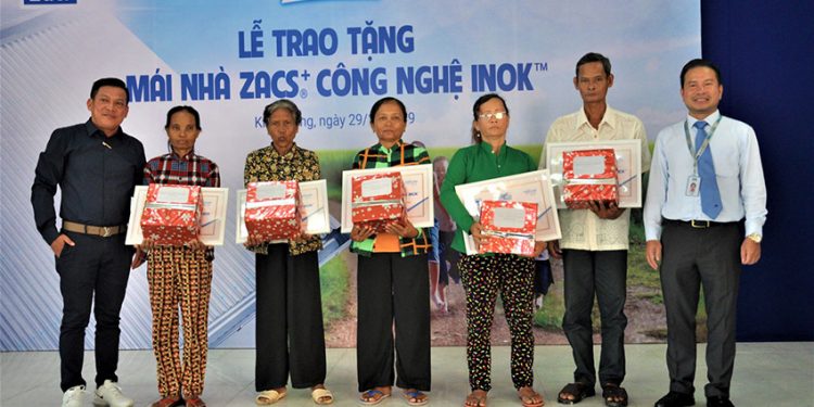 Tôn Zacs trao tặng 300 mái nhà tôn Zacs®+ công nghệ INOK cho người lao động nghèo