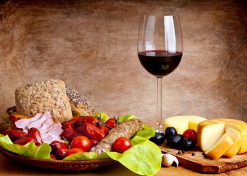 [Infographic] Biểu đồ này sẽ cho bạn các kiến thức cơ bản về cách phối rượu với đồ ăn-1