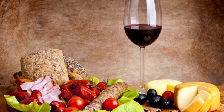 [Infographic] Biểu đồ này sẽ cho bạn các kiến thức cơ bản về cách phối rượu với đồ ăn-1