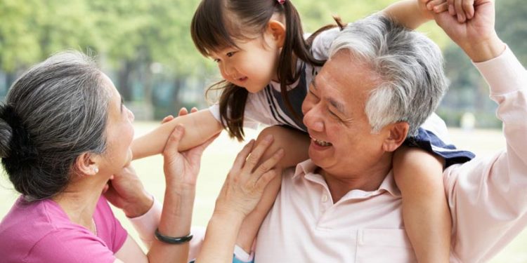 Chuyện nhà tôi - Sống với người già