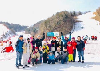 Đón Giáng sinh, thỏa thích trượt tuyết ở Hàn Quốc-1