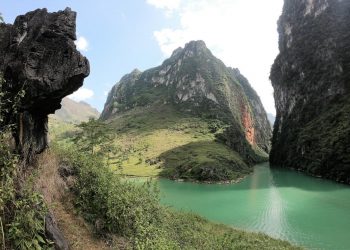 Sững sờ dòng Nho Quế xanh mướt, dịu dàng giữa núi đá-7