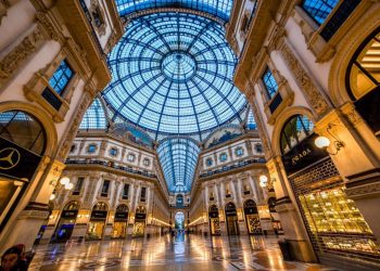 Khu giàu có bậc nhất Italy bị cách ly vì dịch Covid-19-6