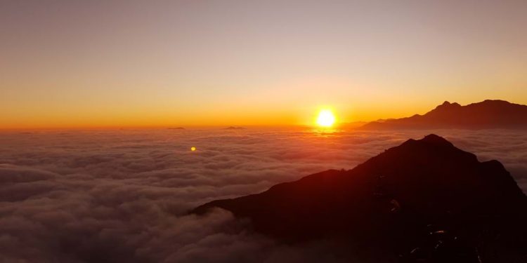 Đi bộ giữa biển mây-15