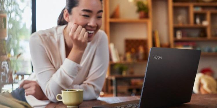 Lenovo ra mắt Yoga S740 với bộ vi xử lý Intel Core thế hệ 10-4