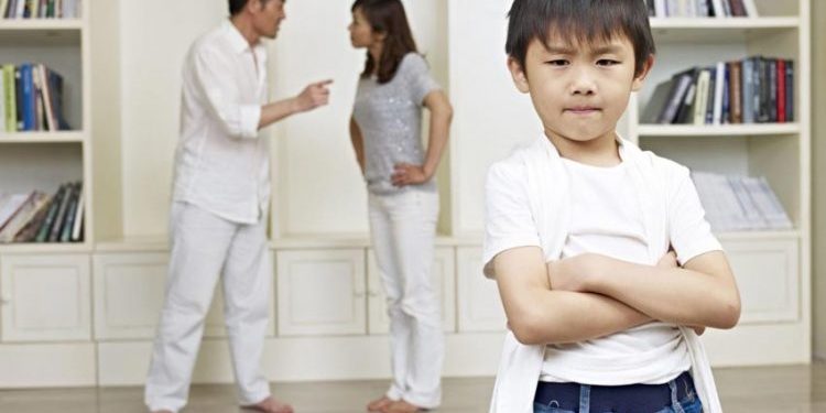 Lời nói và việc làm của cha mẹ, một nguyên nhân gây khủng hoảng ở tuổi mới lớn-2