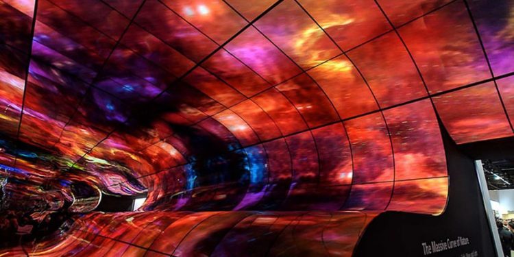 [CES 2019] Choáng ngợp với dải ngân hà từ màn hình OLED cong khổng lồ của LG