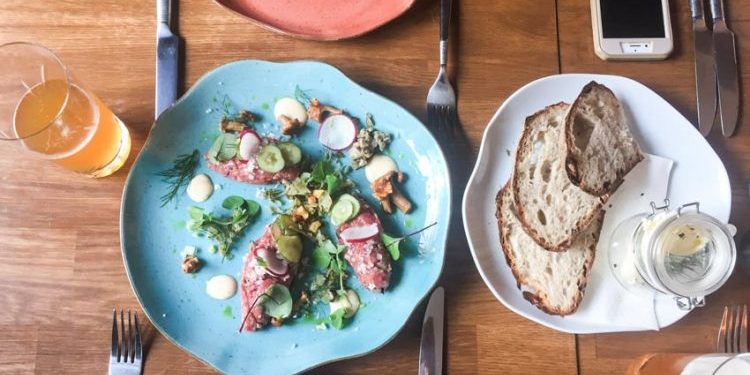 Miếng ăn, miếng nhục-2