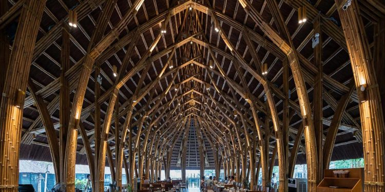 Cấu trúc độc đáo của Nhà hàng tre tại Quảng Bình