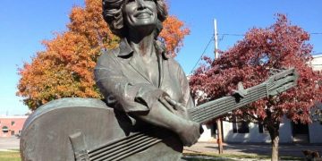 Những bức tượng mà mọi người thích chạm tay vào-4