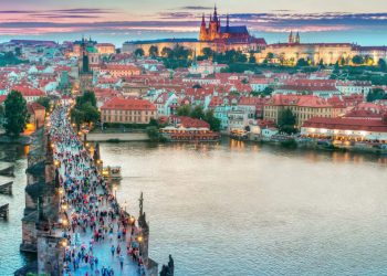 Thăm cây cầu tượng thánh độc đáo ở cộng hòa Czech-1