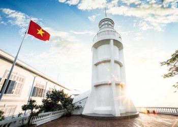 Ngọn hải đăng tại TP. Vũng Tàu được sơn lại bằng sơn Dulux Weathershield - 1