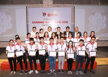 Khoảnh khắc rạng rỡ và hạnh phúc của các bạn sinh viên khi nhận được học bổng