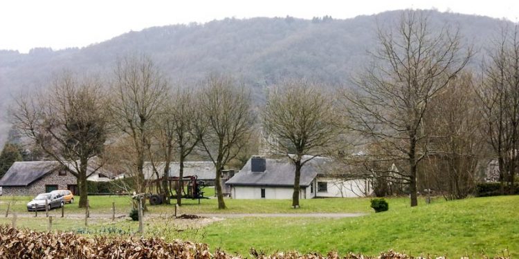 Thung lũng cắm trại bên sông Semoirs-8