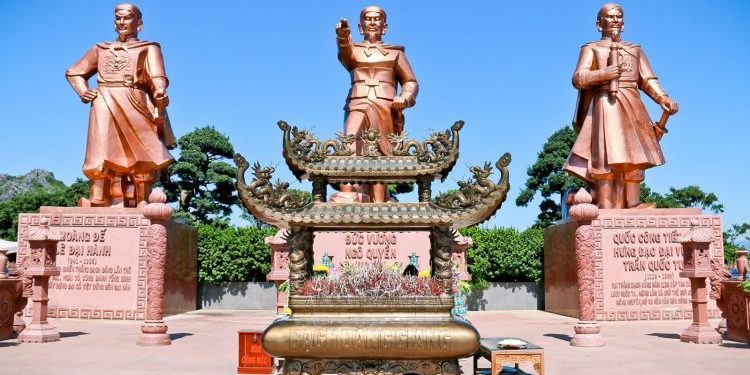 Về với Bạch Đằng Giang-01