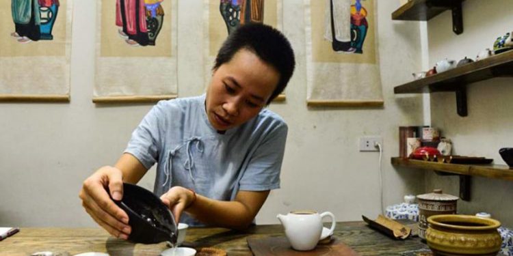 Vũ Thiên Tân - cô gái dẫn trà-2