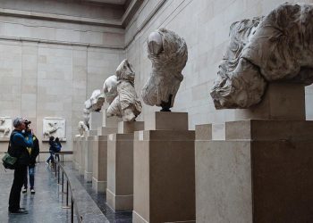 Christie’s bán cổ vật cướp bóc