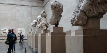 Christie’s bán cổ vật cướp bóc