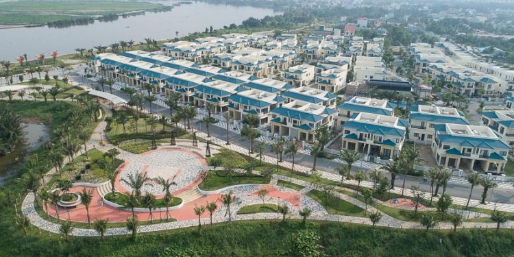 Toàn cảnh khu dân cư cao cấp Senturia Vườn Lài cạnh sông Sài Gòn tại đường Vườn Lài, phường An Phú Đông, quận 12, TP.HCM