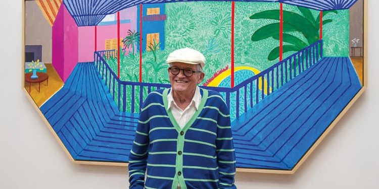 David Hockney với một tranh phong cảnh hình lục lăng đầy màu sắc của ông